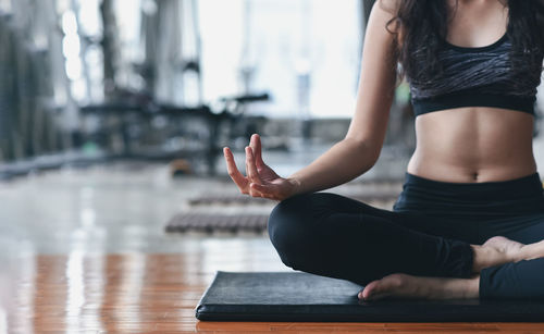 Midsection of woman sitting on table