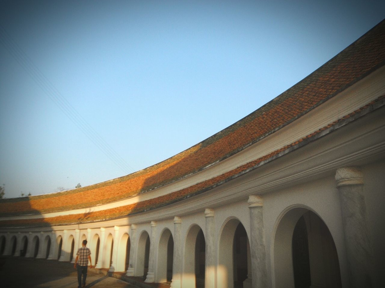 architecture, built structure, arch, clear sky, low angle view, building exterior, copy space, history, architectural column, travel destinations, arched, travel, sky, outdoors, day, facade, incidental people, column, building