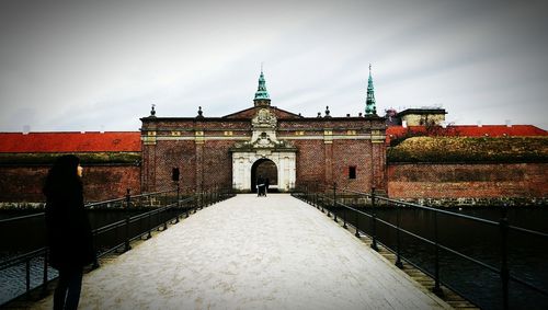 Walkway along built structures