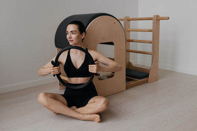 Portrait of young woman exercising in gym