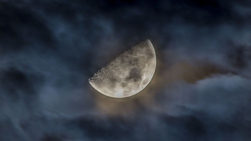 Scenic view of moon in cloudy sky