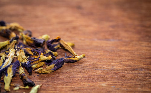 Close-up of dry leaf on table