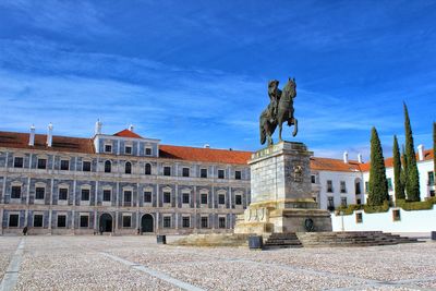 Statue of historic building against sky