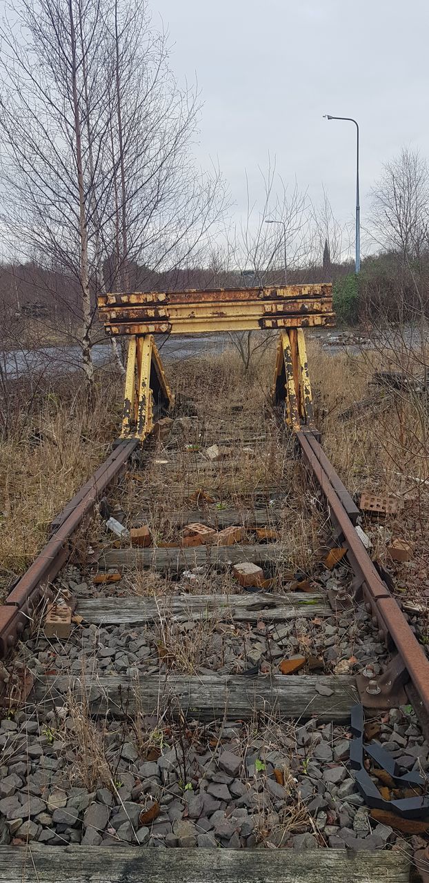 VIEW OF RAILROAD TRACKS ON FIELD