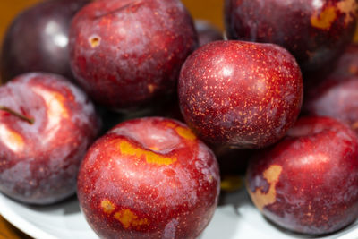 Close-up of apples on table