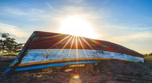 Low angle view of bright sun on sunny day