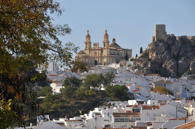 Buildings in city against sky