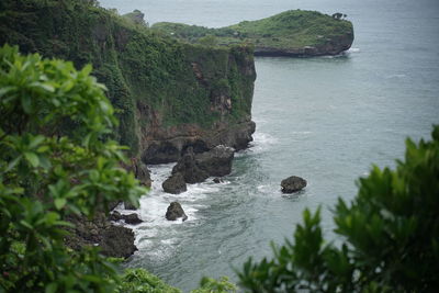 Scenic view of sea against mountain