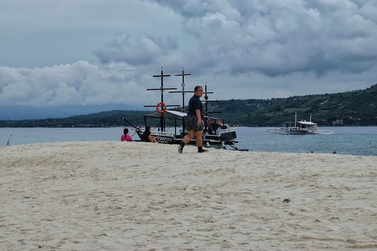 real people, cloud - sky, water, sky, nature, day, men, mode of transport, outdoors, sea, nautical vessel, transportation, occupation, beach, lifestyles, scenics, sand, beauty in nature, full length, two people, standing, oar, people