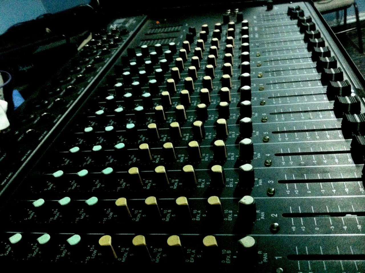 Mixer, consola, antaño