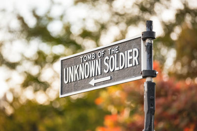 Directional sign for the tomb of the unknown soldier at arlington national cemetery in northern va