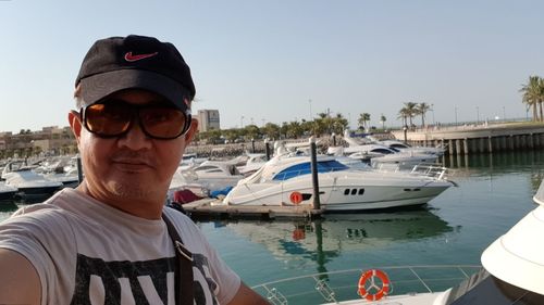 Portrait of young man in sunglasses against sky