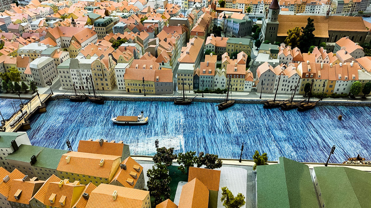 HIGH ANGLE VIEW OF BUILDINGS AND CITY