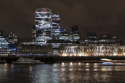 Night photo of the slyline of london with illuminated skyscrapers