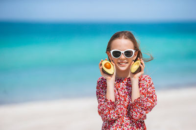 Portrait of woman with sunglasses against sea