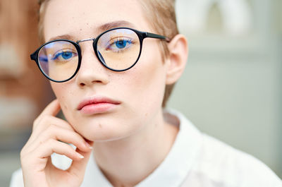 Close-up of young woman wearing eyeglasses