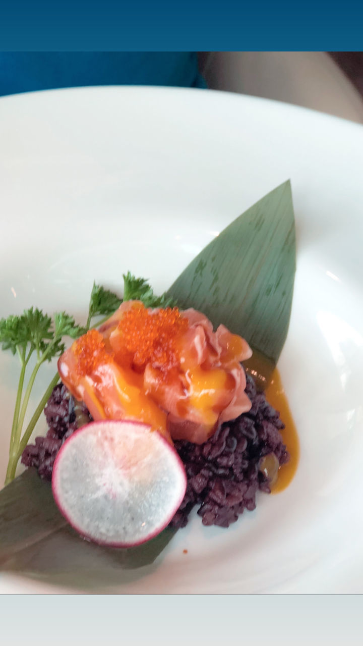 CLOSE-UP OF SERVED FOOD IN PLATE