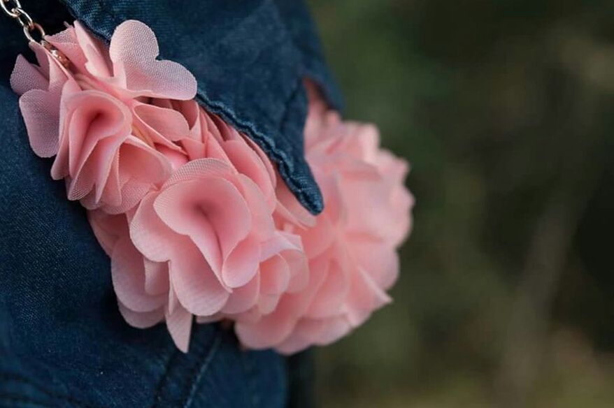 flower, petal, fragility, close-up, flower head, focus on foreground, beauty in nature, freshness, single flower, nature, growth, blooming, plant, pink color, stem, no people, outdoors, rose - flower, in bloom, day