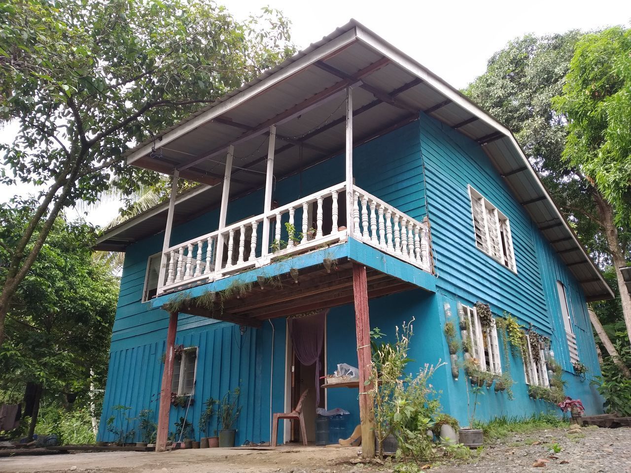 LOW ANGLE VIEW OF BUILDING