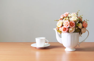 Red rose in vase on table