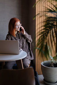 Businesswoman talking on phone at cafe