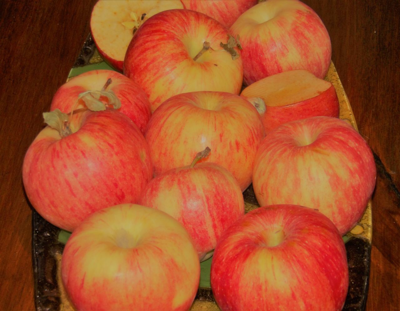 HIGH ANGLE VIEW OF FRUITS AND TABLE