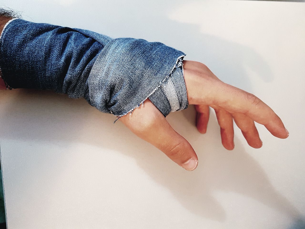 human hand, one person, hand, human body part, indoors, real people, body part, lifestyles, high angle view, casual clothing, finger, human finger, adult, low section, women, leisure activity, day, midsection, textile, jeans, human foot