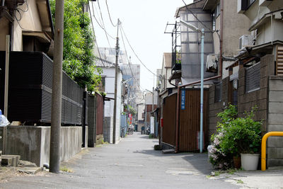 Narrow alley in city