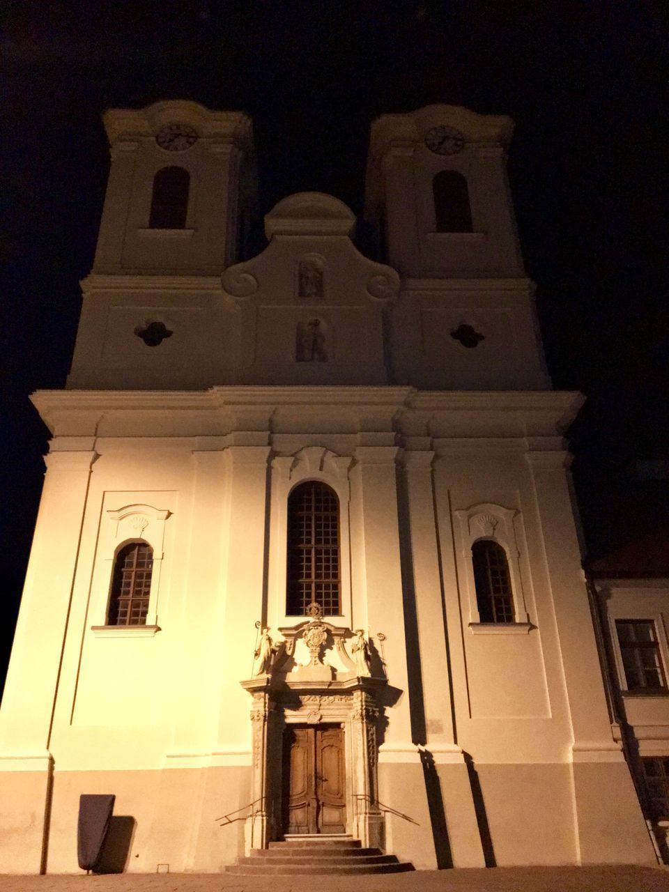 LOW ANGLE VIEW OF ILLUMINATED BUILDING