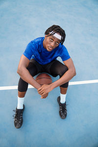 Portrait of the black man with the basketball