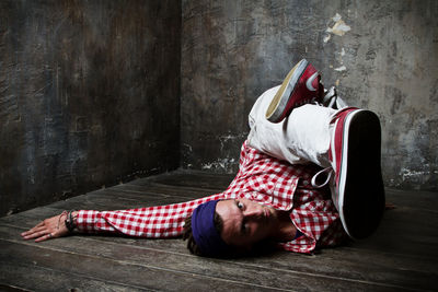 Portrait of young woman lying on floor