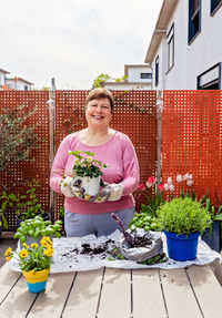 Portrait of woman holding bouquet