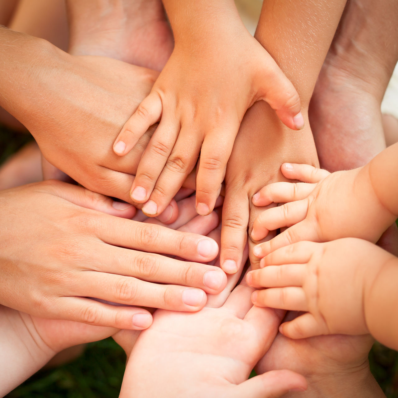 CLOSE-UP OF HANDS TOUCHING BABY FEET OF HAND