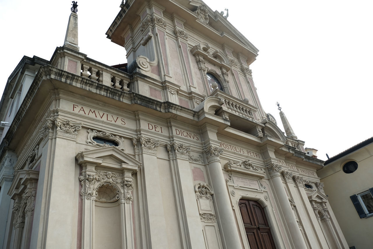 LOW ANGLE VIEW OF A BUILDING