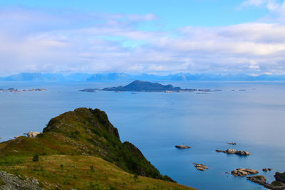 Scenic view of bay against sky and horizon