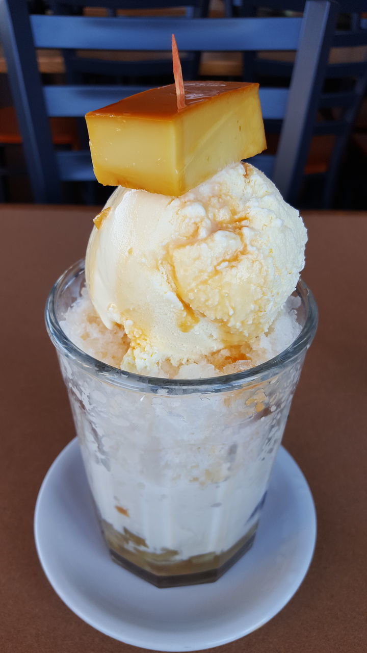 CLOSE-UP OF ICE CREAM IN TRAY