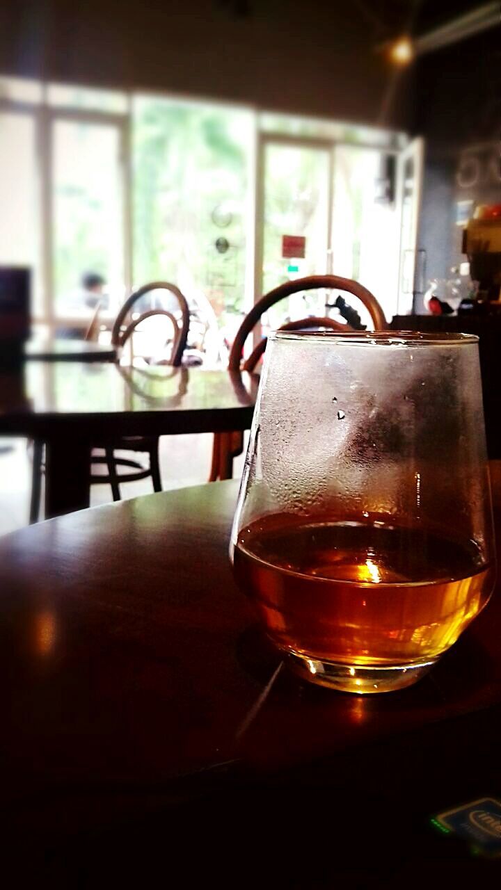 CLOSE-UP OF WINEGLASS ON TABLE