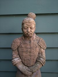 Portrait of statue against wall