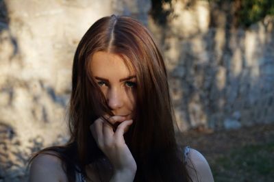 Portrait of woman against wall