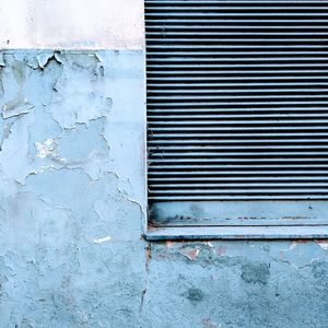 Facade with corrugated shutter 