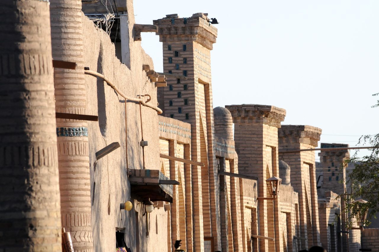 LOW ANGLE VIEW OF BUILDINGS IN CITY AGAINST CLEAR SKY