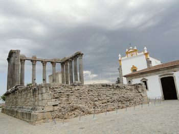 Roman temple of evora against sky