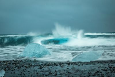 Waves splashing on rocks