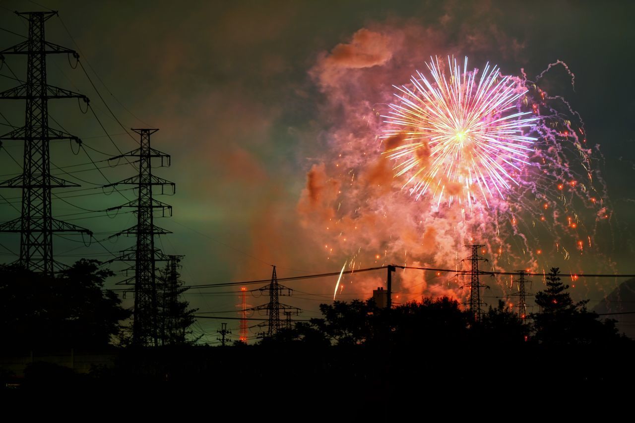 LOW ANGLE VIEW OF FIREWORK DISPLAY AGAINST SKY