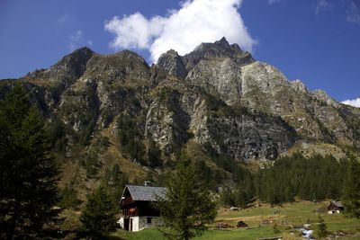 A hiking day in the piana del devero