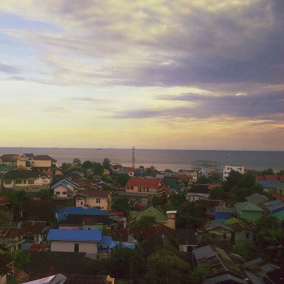 building exterior, architecture, built structure, sky, sea, high angle view, cityscape, horizon over water, cloud - sky, residential structure, city, residential district, residential building, house, water, town, sunset, crowded, townscape, cloudy