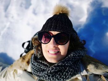 Portrait of young woman wearing sunglasses