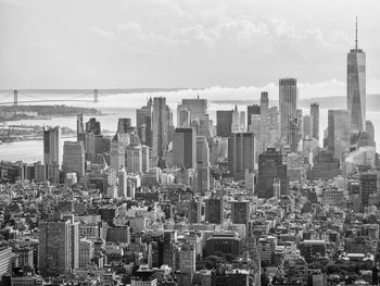 Nyc skyline with the one world trade center and fog rolling in from the sea