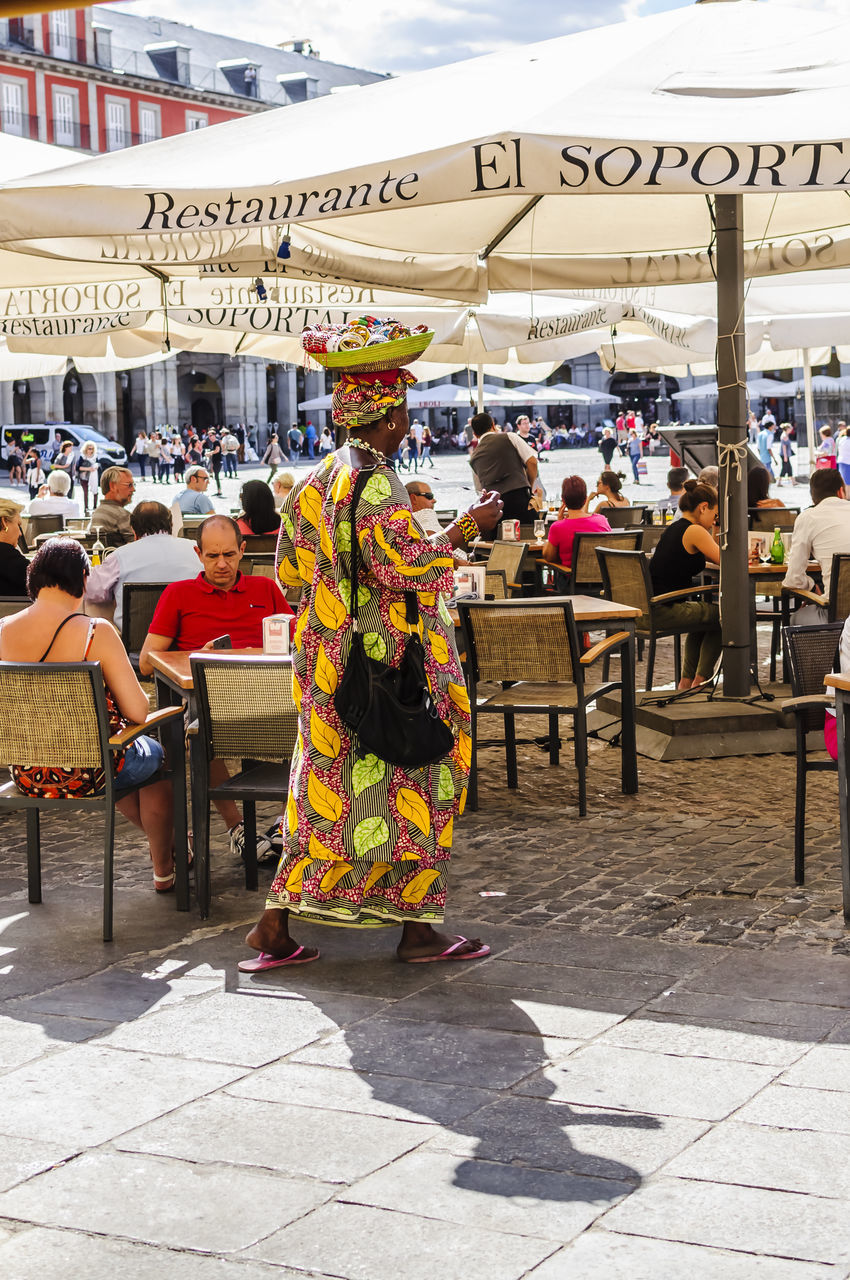 PEOPLE IN MARKET