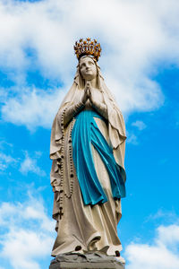 Low angle view of statue against cloudy sky